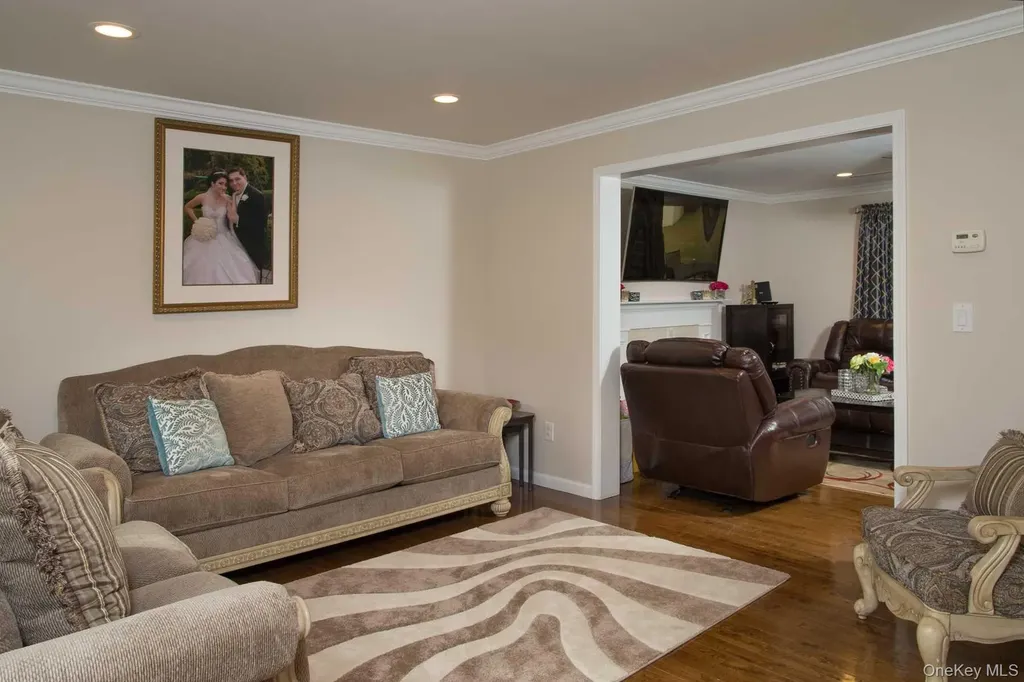 6 Jamil Court Poughkeepsie NY 12603