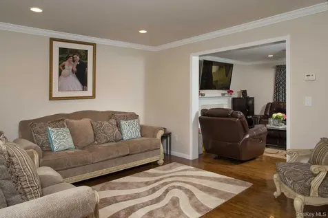 6 Jamil Court Poughkeepsie NY 12603