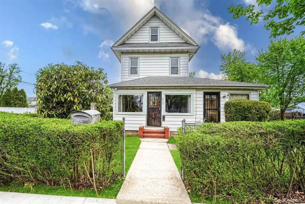 217 Bennett Avenue Hempstead NY 11550