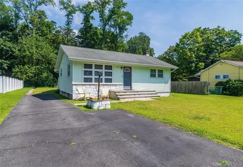 11 Toomey Drive Poughkeepsie NY 12603