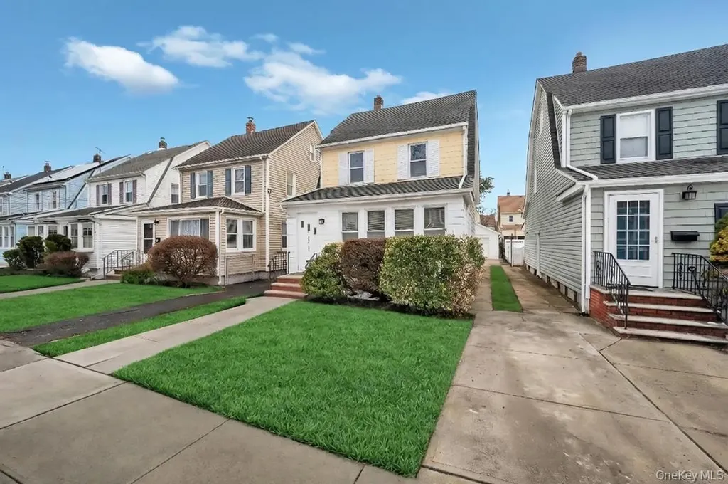 248-24 88th Drive Bellerose NY 11426