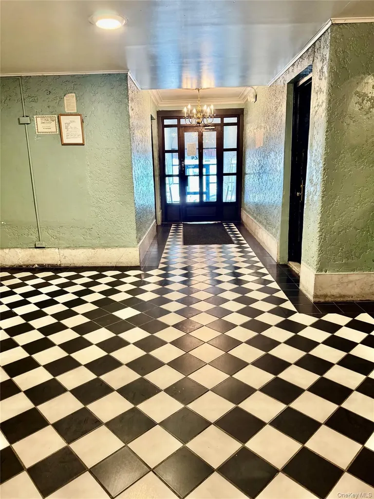 724 E 216th Street Bronx NY 10467