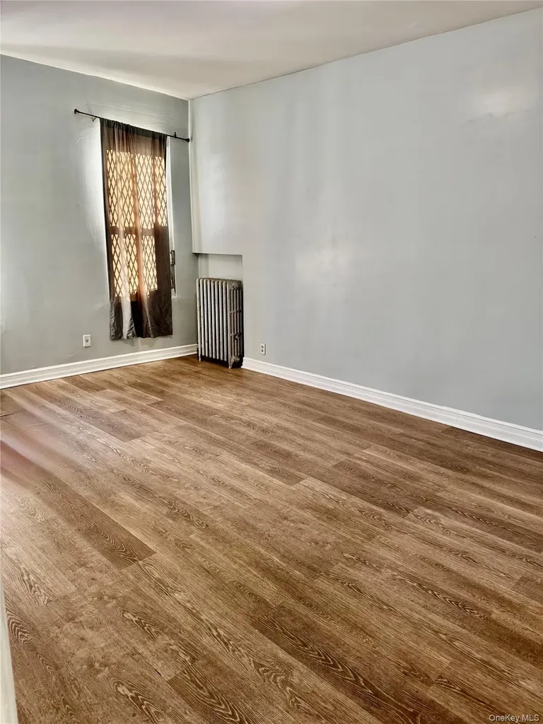 724 E 216th Street Bronx NY 10467