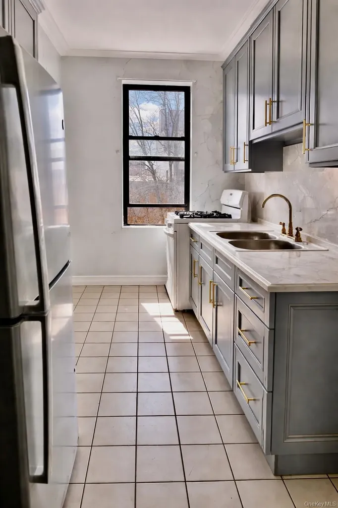 724 E 216th Street Bronx NY 10467