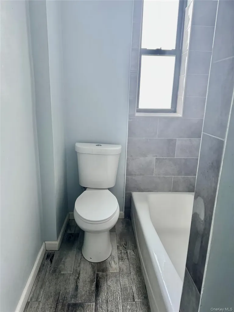 724 E 216th Street Bronx NY 10467