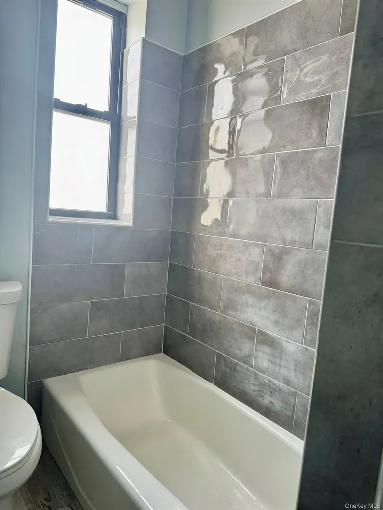 724 E 216th Street Bronx NY 10467