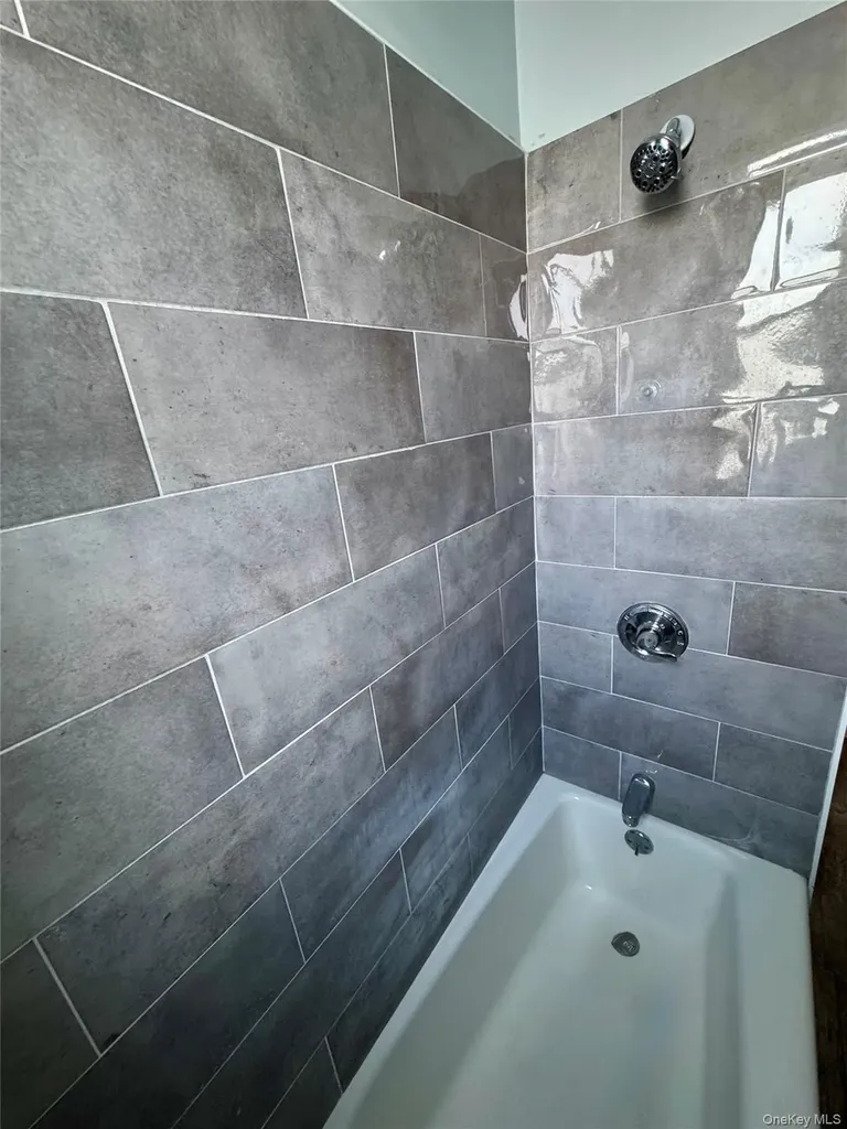 724 E 216th Street Bronx NY 10467