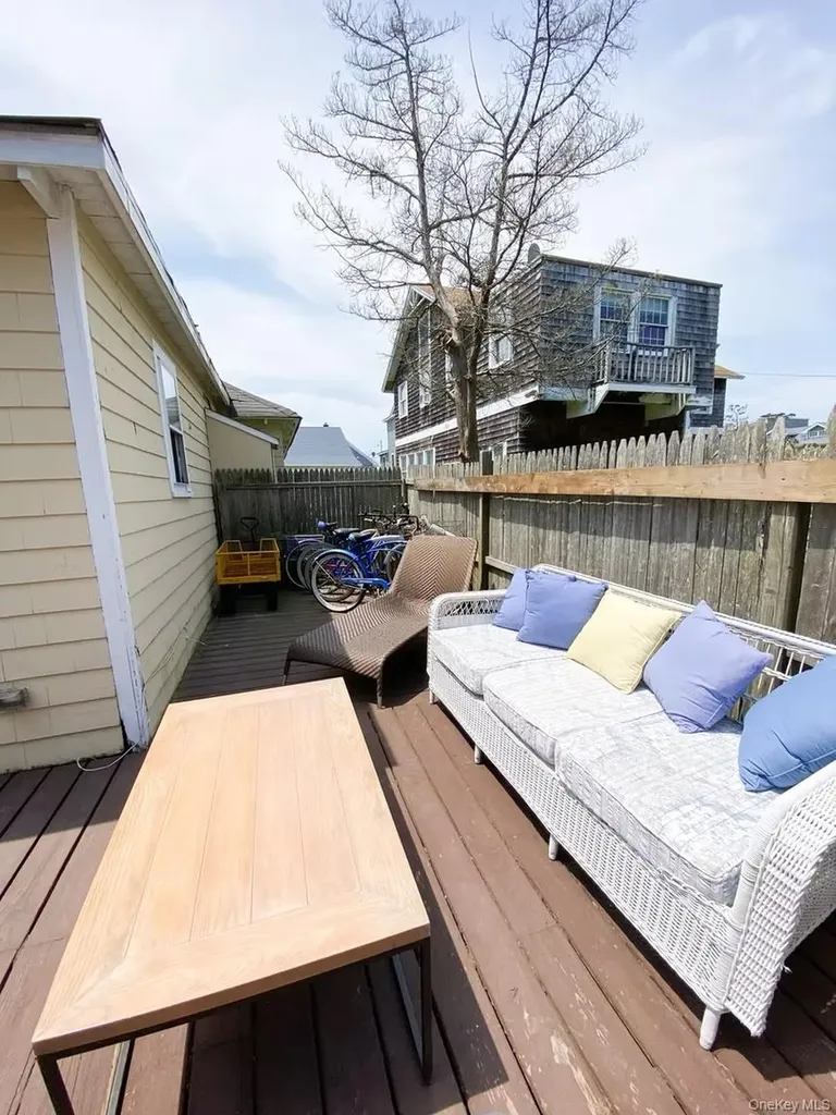 298 Cottage Walk Ocean Beach NY 11770