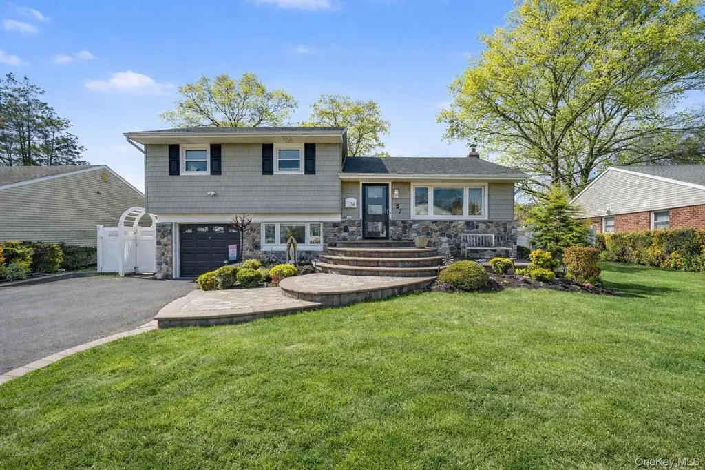 57 Richfield Street Plainview NY 11803