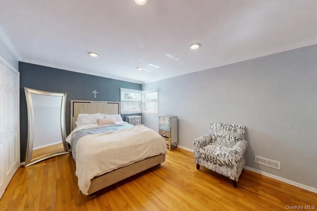 57 Richfield Street Plainview NY 11803