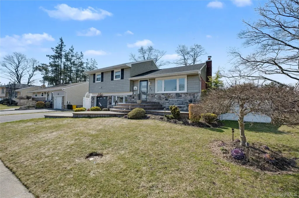 57 Richfield Street Plainview NY 11803