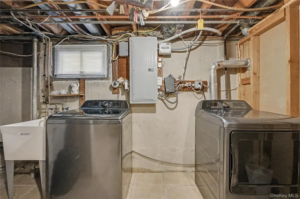 57 Richfield Street Plainview NY 11803