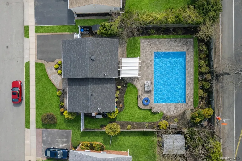 57 Richfield Street Plainview NY 11803