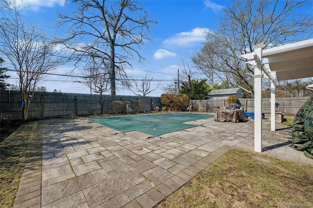 57 Richfield Street Plainview NY 11803