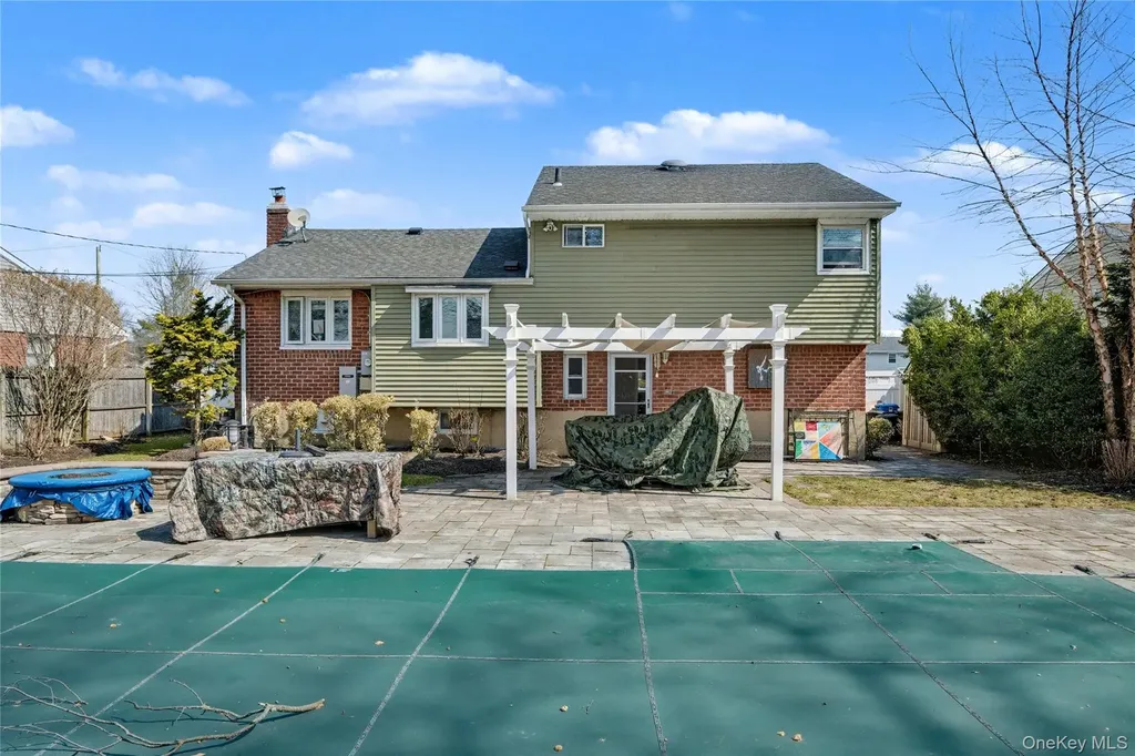 57 Richfield Street Plainview NY 11803