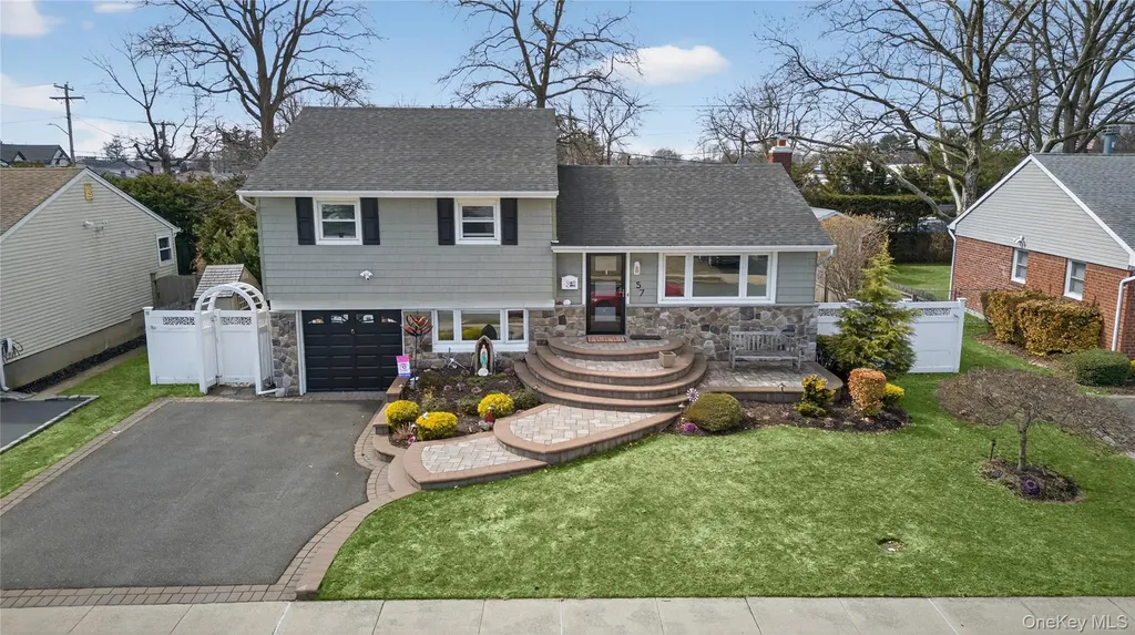 57 Richfield Street Plainview NY 11803