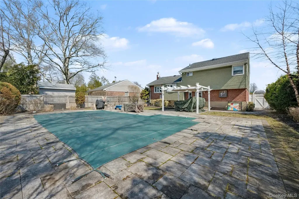 57 Richfield Street Plainview NY 11803