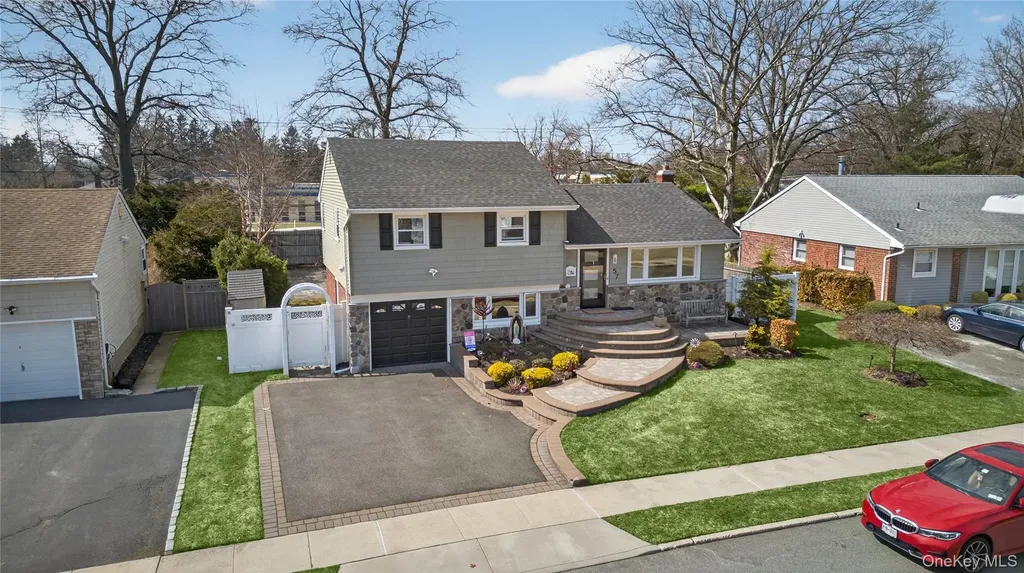 57 Richfield Street Plainview NY 11803