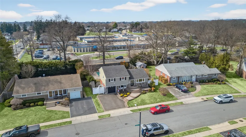 57 Richfield Street Plainview NY 11803