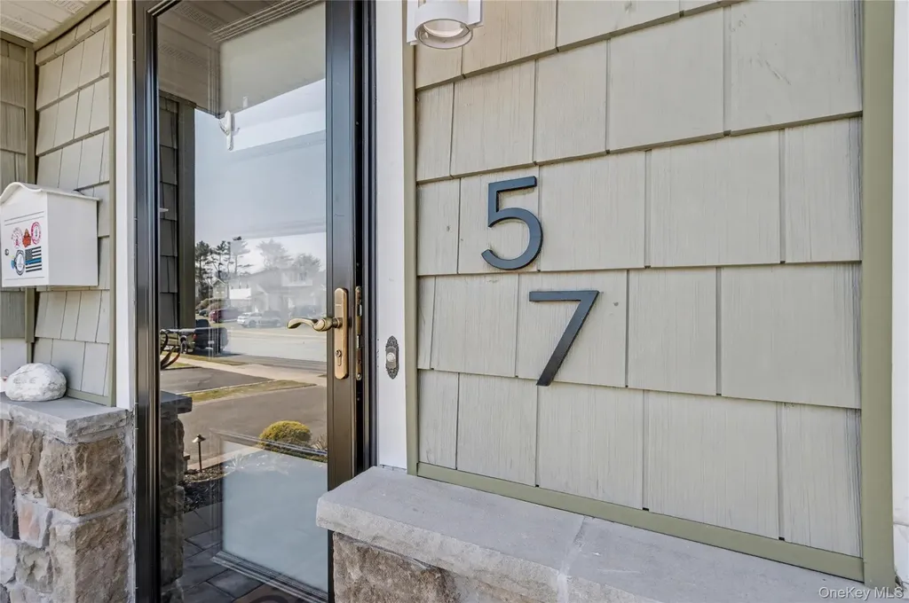 57 Richfield Street Plainview NY 11803