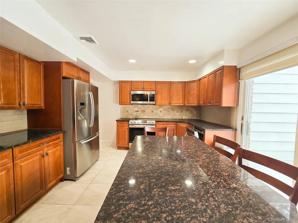 64 Middleneck Road Roslyn NY 11576