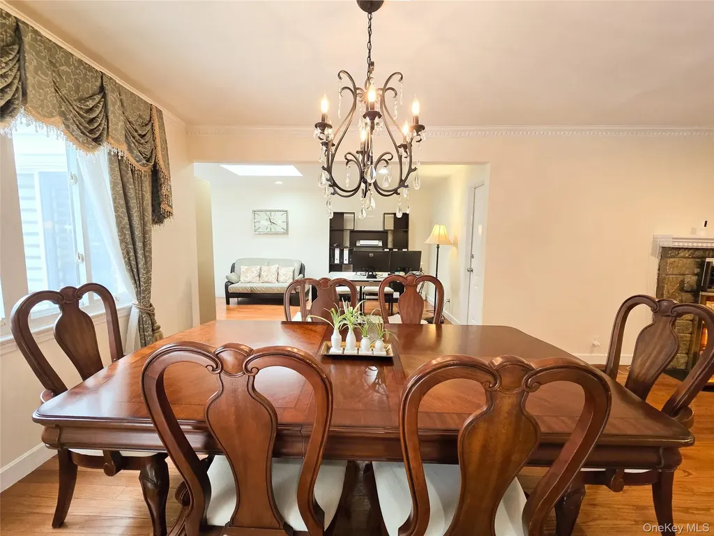 64 Middleneck Road Roslyn NY 11576