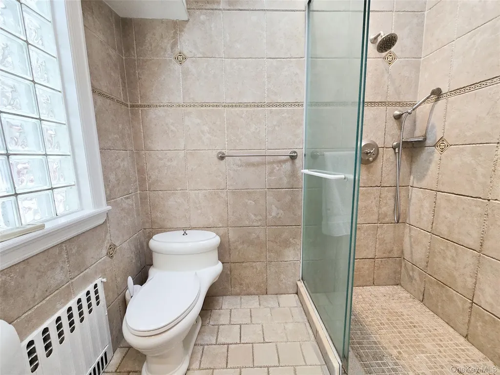 64 Middleneck Road Roslyn NY 11576