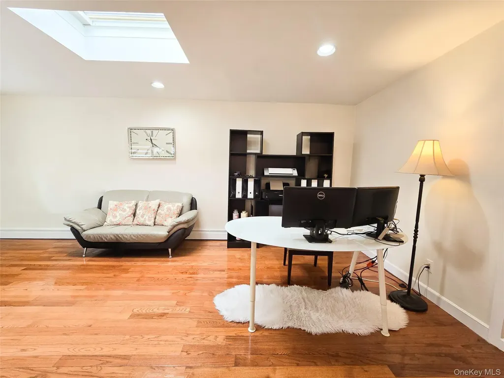 64 Middleneck Road Roslyn NY 11576
