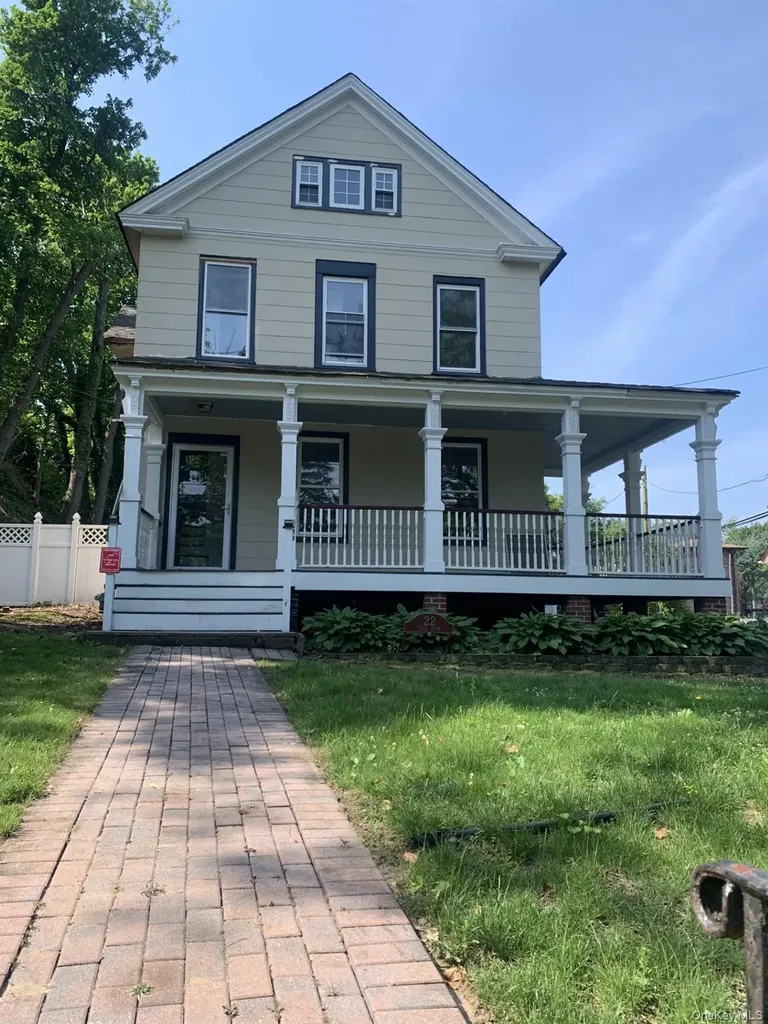22 Town Path Glen Cove NY 11542