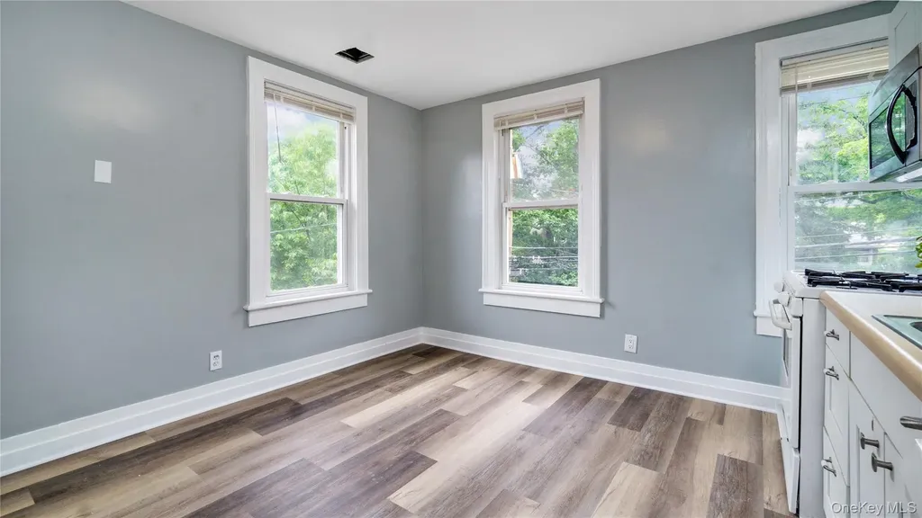 22 Town Path Glen Cove NY 11542