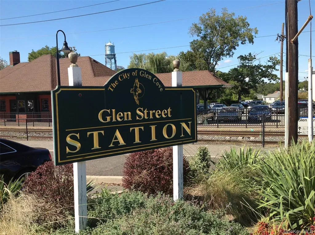 22 Town Path Glen Cove NY 11542