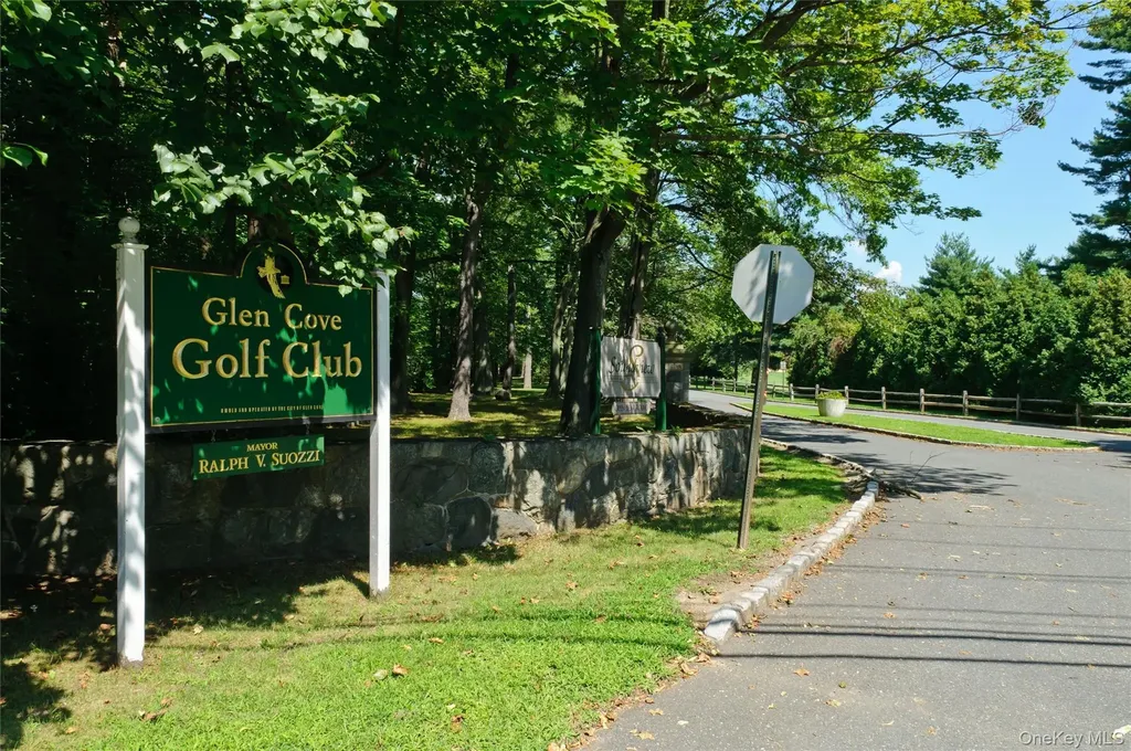 22 Town Path Glen Cove NY 11542