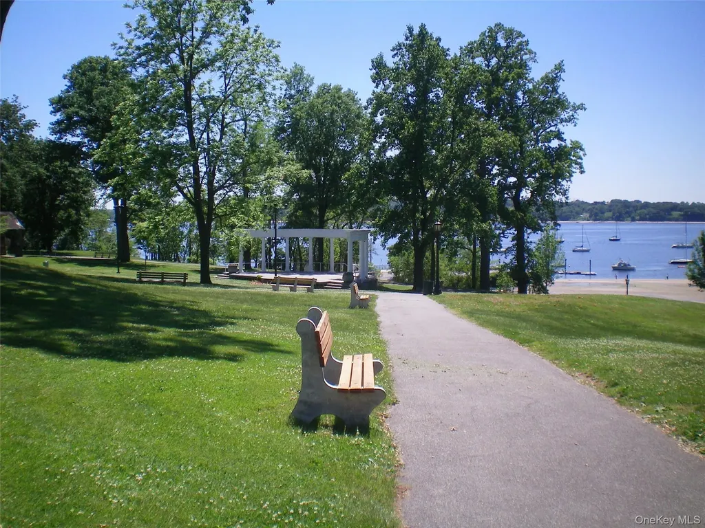 22 Town Path Glen Cove NY 11542
