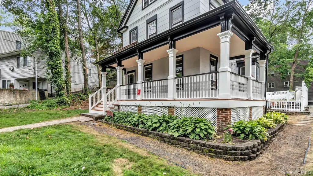22 Town Path Glen Cove NY 11542