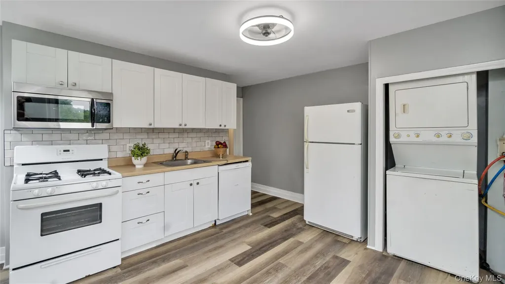 22 Town Path Glen Cove NY 11542