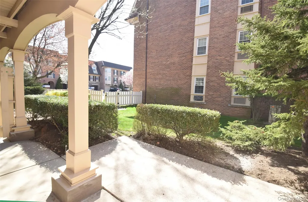 206-14 Emily Road Bayside NY 11360