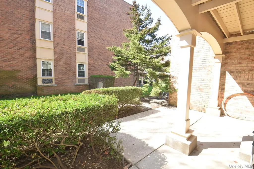 206-14 Emily Road Bayside NY 11360
