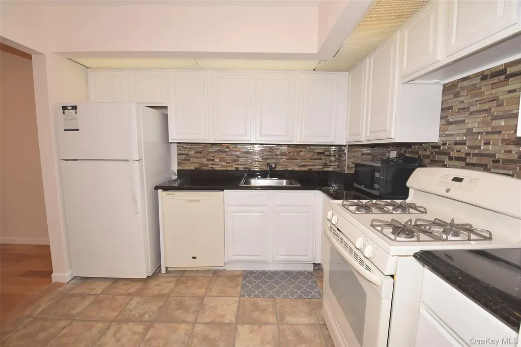 206-14 Emily Road Bayside NY 11360