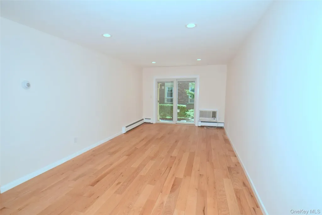 206-14 Emily Road Bayside NY 11360
