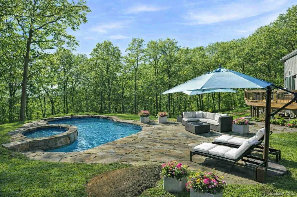 2 Hemlock Rise Armonk NY 10504
