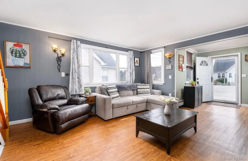 210 10th Street West Babylon NY 11704