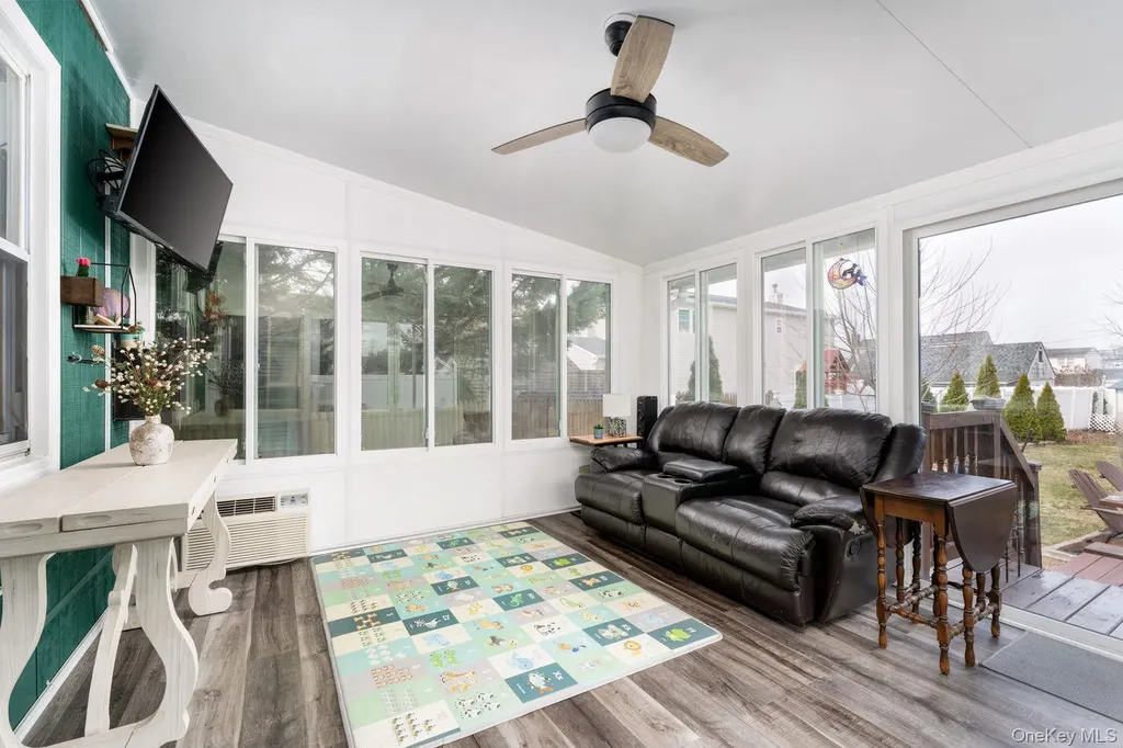 210 10th Street West Babylon NY 11704