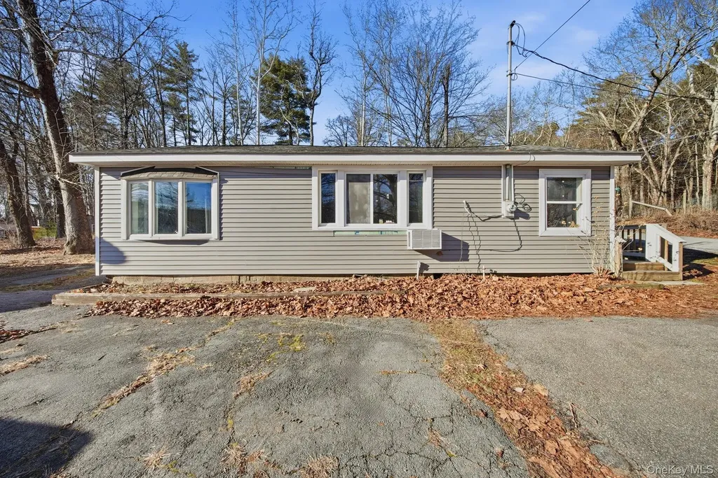4 Old Road Cuddebackville NY 12729