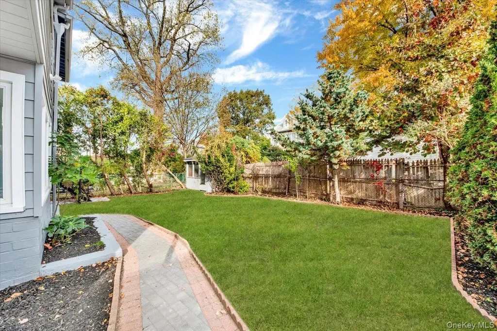 28 Crestmont Avenue Yonkers NY 10704