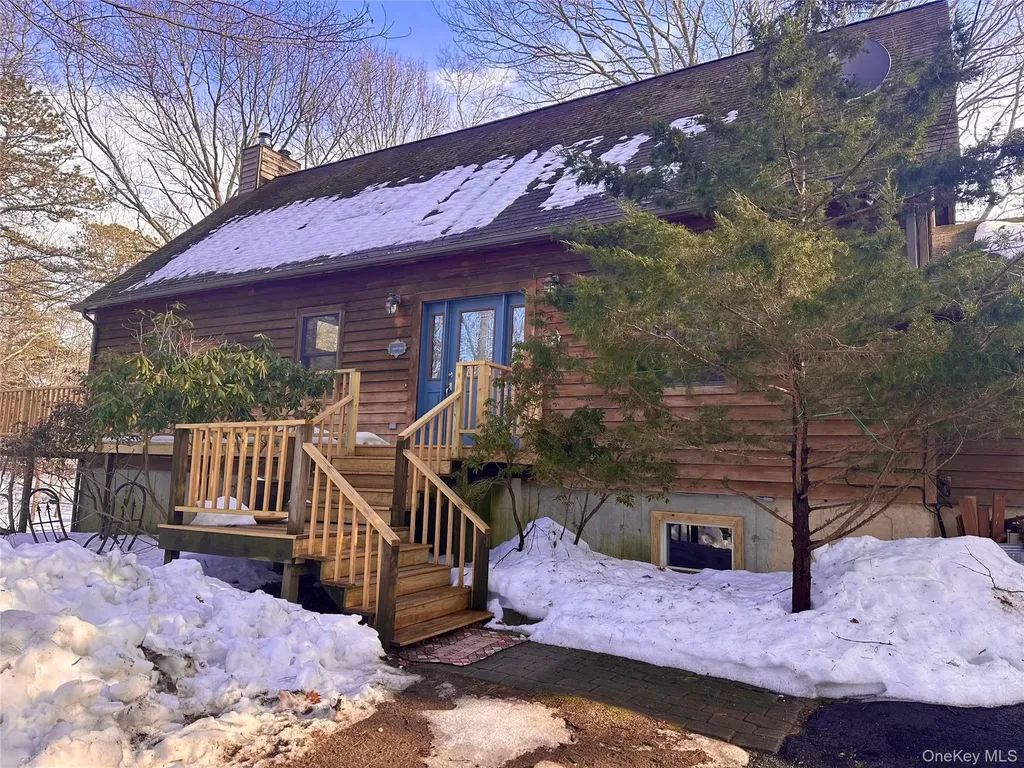 5 Arthur Street Riverhead NY 11901