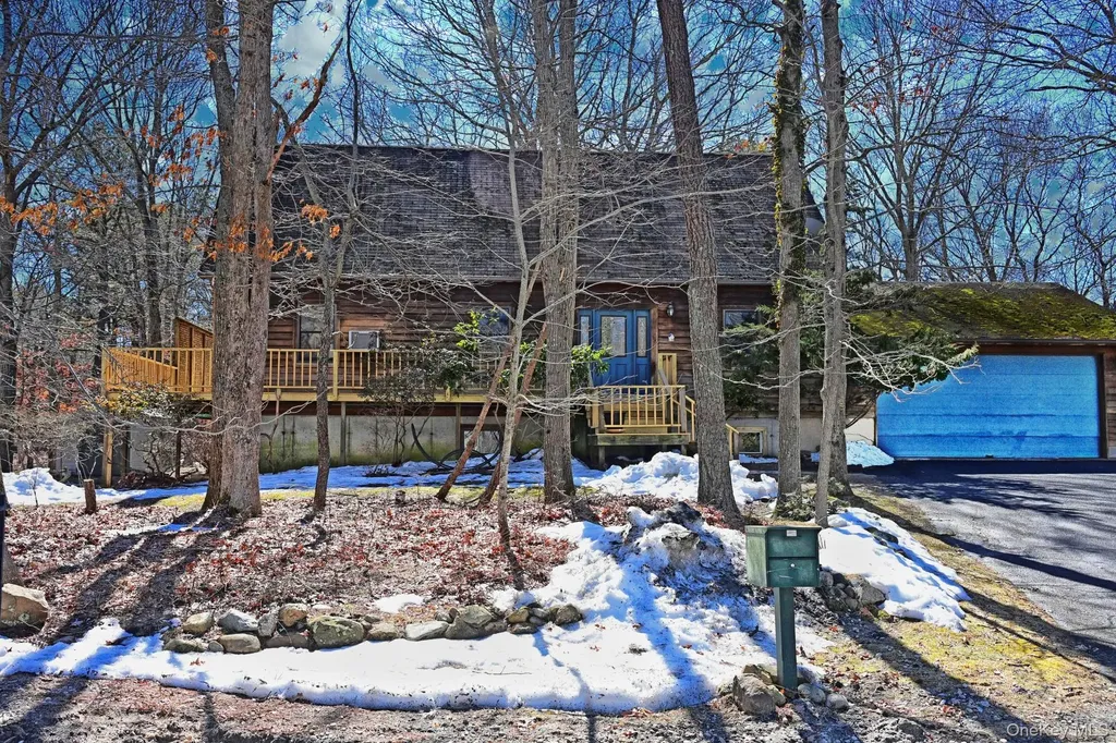 5 Arthur Street Riverhead NY 11901