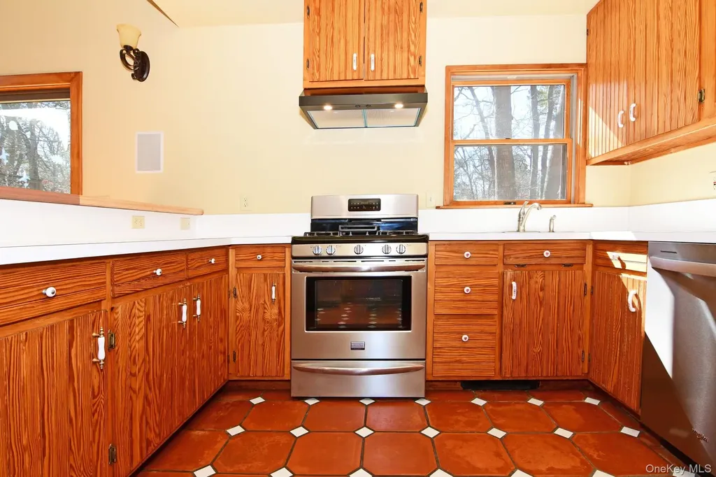 5 Arthur Street Riverhead NY 11901