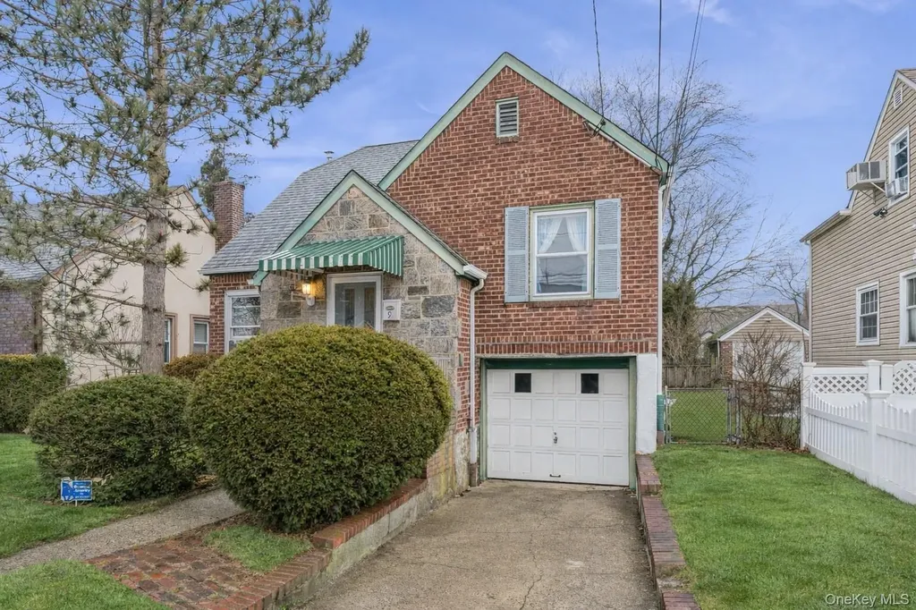 9 Clinton Street Elmont NY 11003