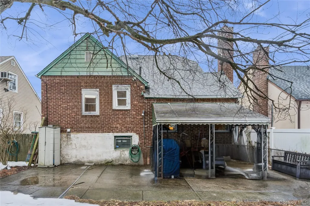 9 Clinton Street Elmont NY 11003