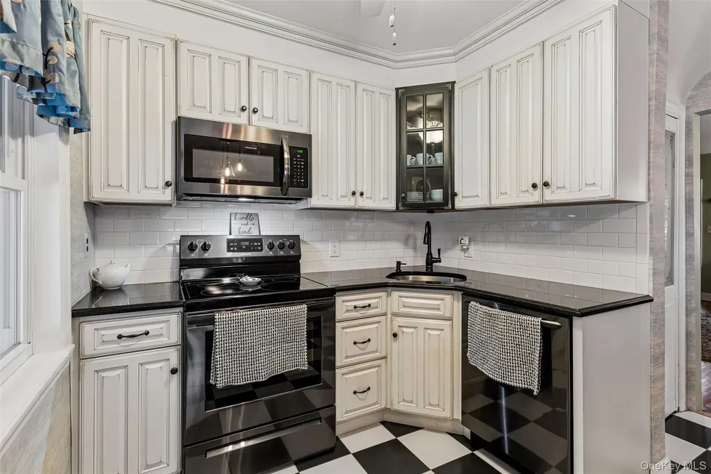 9 Clinton Street Elmont NY 11003